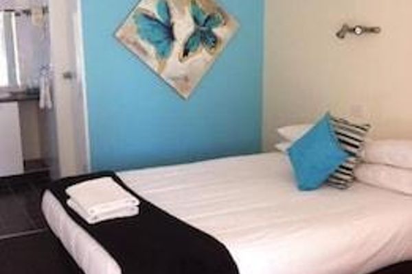 Plainsman Motel (Forbes)